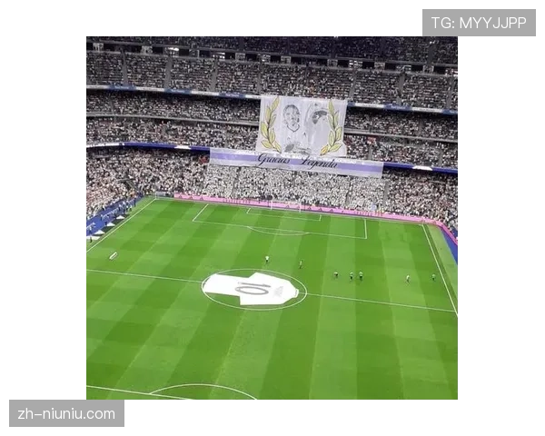 终场哨响，37岁的莫德里奇在伯纳乌向看台鼓掌致意